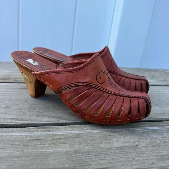 Vintage 70s Fanfares Strawberry Wood Leather Heeled Mule Clogs 6M