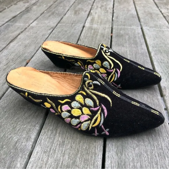 Vintage Black Velvet Metallic Gold Embroidered Ornate Handmade Babouche Mules