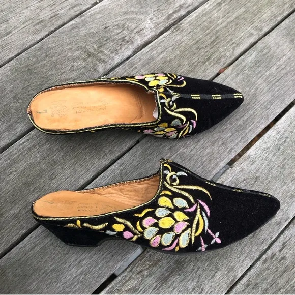 Vintage Black Velvet Metallic Gold Embroidered Ornate Handmade Babouche Mules