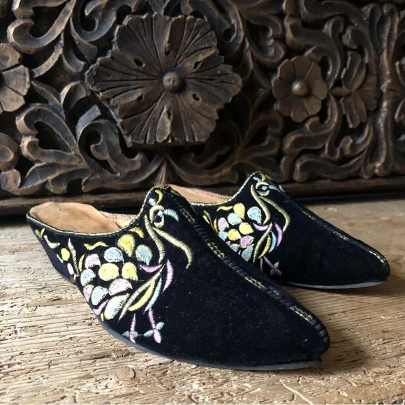 Vintage Black Velvet Metallic Gold Embroidered Ornate Handmade Babouche Mules