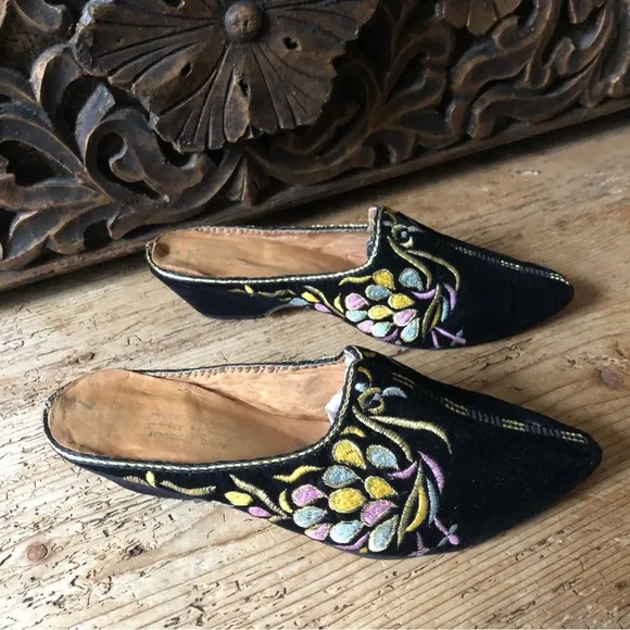 Vintage Black Velvet Metallic Gold Embroidered Ornate Handmade Babouche Mules
