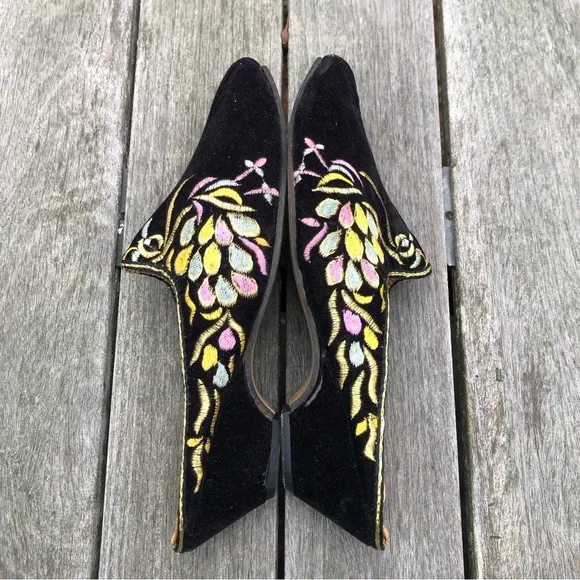Vintage Black Velvet Metallic Gold Embroidered Ornate Handmade Babouche Mules
