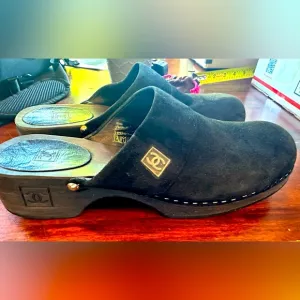Vintage Chanel black suede mules/clogs 2004 in used condition size 39