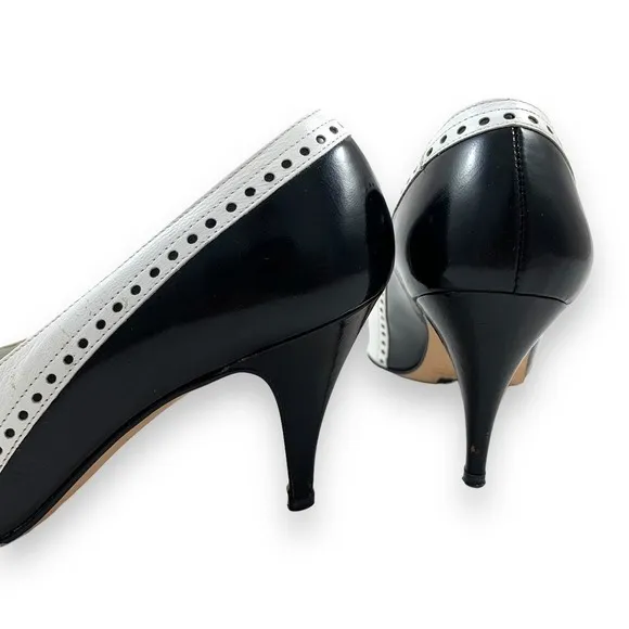 Vintage JACQUELINE FERRAR Italian white black patent leather high heel pumps
