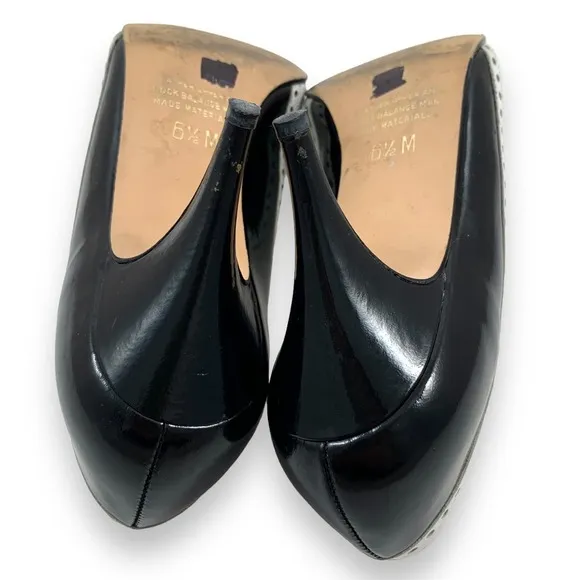 Vintage JACQUELINE FERRAR Italian white black patent leather high heel pumps