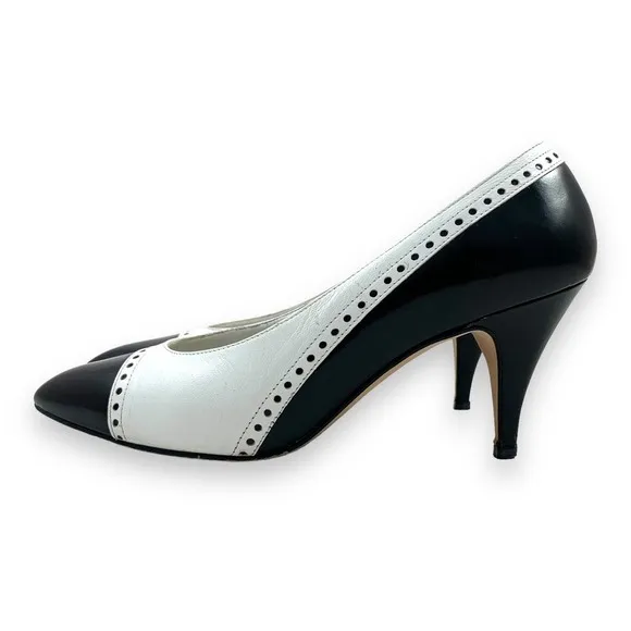 Vintage JACQUELINE FERRAR Italian white black patent leather high heel pumps