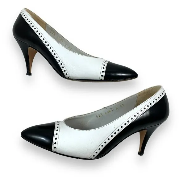 Vintage JACQUELINE FERRAR Italian white black patent leather high heel pumps