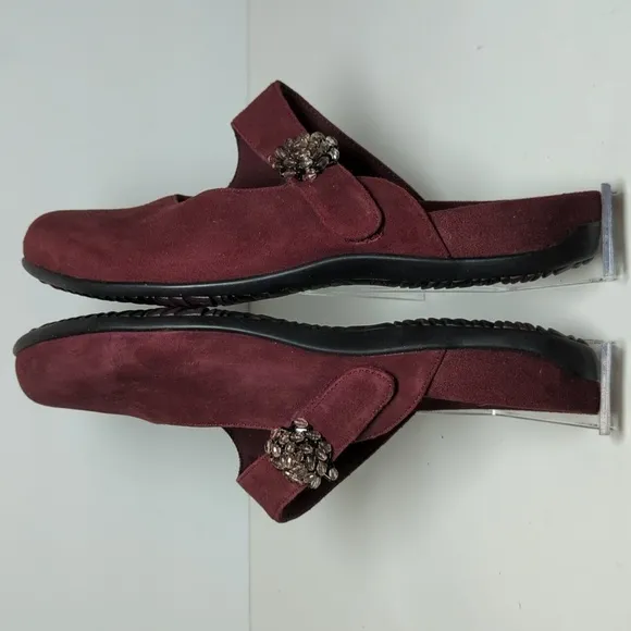 Vionic Joan Red MaryJane slide Mules with beaded strap women's size 11 EU 43