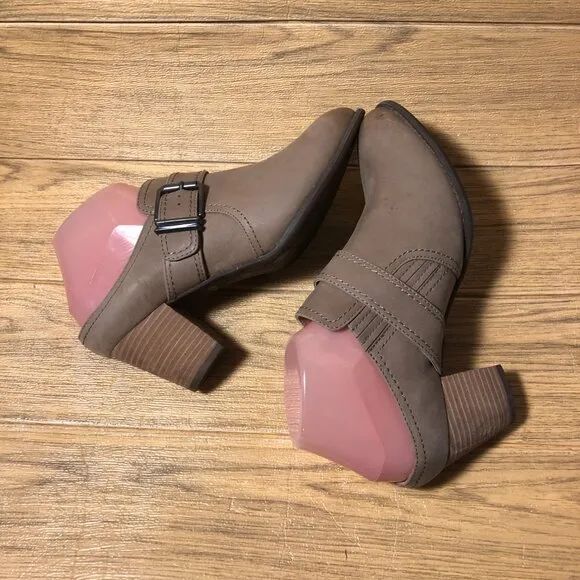 Vionic women heeled clogs, taupe leather upper, stacked heel, 9