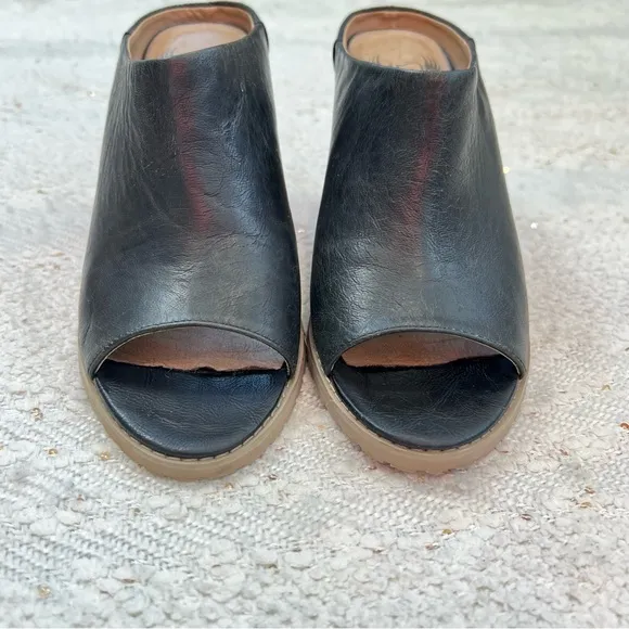 VON DUTCH Cruiser black leather peeptoe slip on open back heeled mules