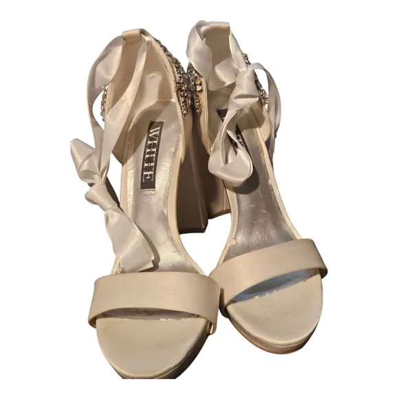 White by Vera Wang Heels Size 7 White