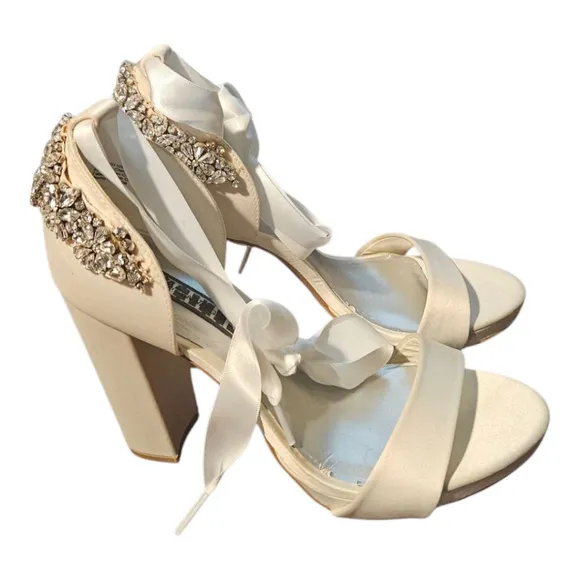 White by Vera Wang Heels Size 7 White