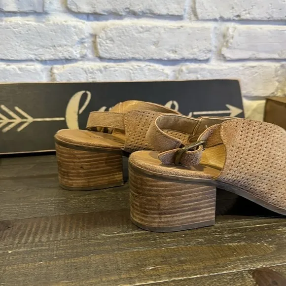 Women’s Lucky Brand suede mules