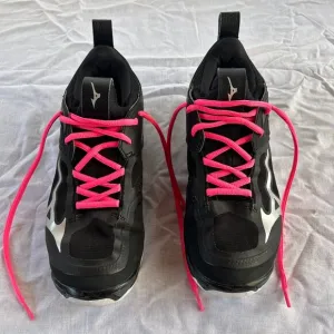 Women's Mizuno Athletic Volleyball shoes, Black, Size 8.5