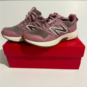 Women's New Balance, WT410V8 Trail Running Shoe Brown Pink Size 6.5 Brand New!!