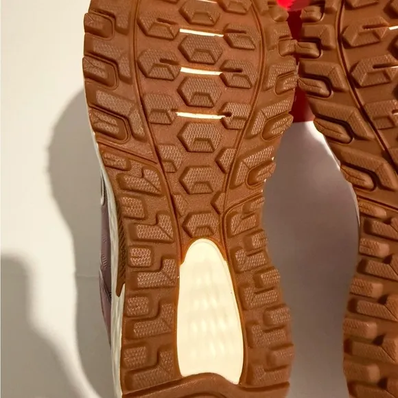 Women's New Balance, WT410V8 Trail Running Shoe Brown Pink Size 6.5 Brand New!!