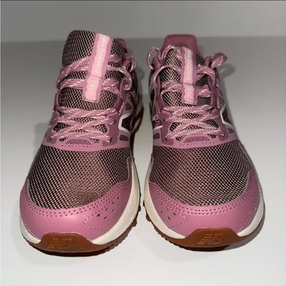 Women's New Balance, WT410V8 Trail Running Shoe Brown Pink Size 6.5 Brand New!!