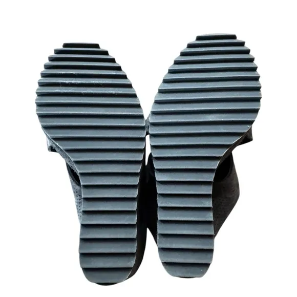 Women’s Pedro Garcia Size 5.5 Gray Suede “Tibby Prefed Criss Cross” Mules