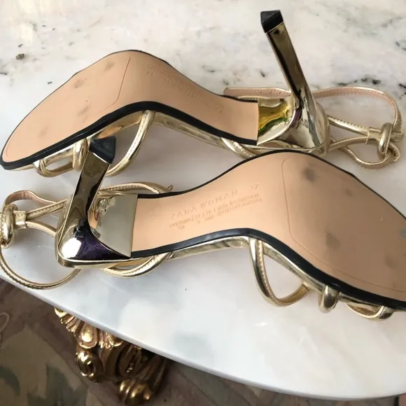 Zara NWOT beautiful gold knot 4” heels size (37) 6.5