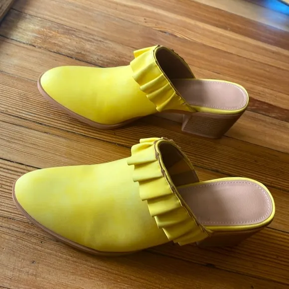 ZBY YELLOW SLIP ON BACKLESS MULE WITH BLOCK HEEL