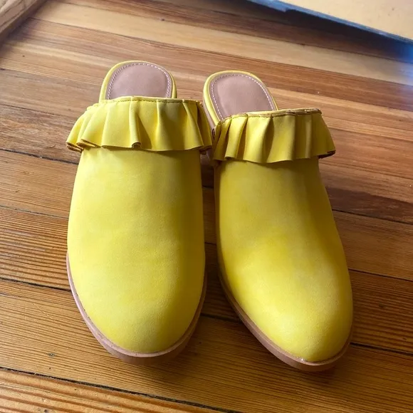 ZBY YELLOW SLIP ON BACKLESS MULE WITH BLOCK HEEL